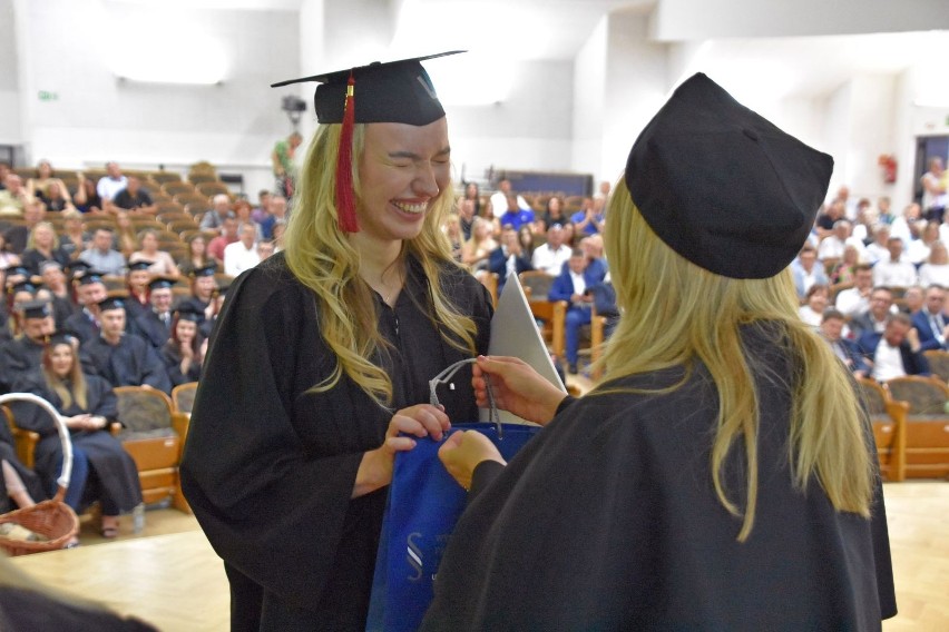 Podczas absolutorium dyplomy odebrało 102 studentów prawa!