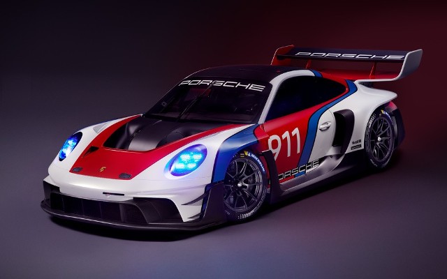 Zasadniczo 911 GT3 R rennsport opiera się na obecnym samochodzie wyścigowym GT3 Porsche. W porównaniu z 911 GT3 R generacji 992 limitowany model wykracza jednak poza rygorystyczne wymagania homologacji sportowej lub ograniczenia nałożone przez balans osiągów.