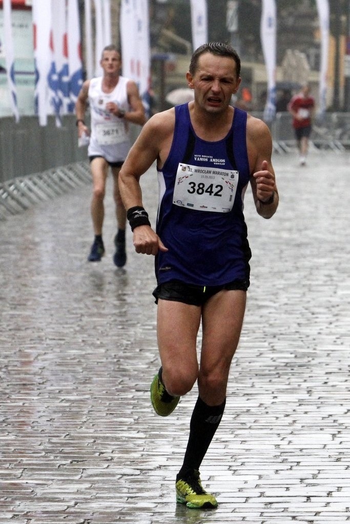 Maraton Wrocław - ZDJĘCIA - zawodnicy z numerami 3801 - 4000