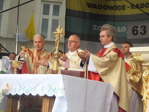 Burmistrz Klinowski ufundował wielki tort z wizerunkiem Jana Pawła II [ZDJĘCIA]