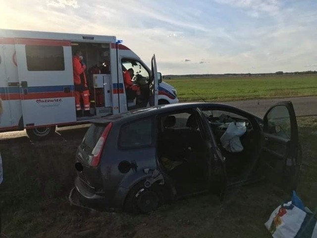 Jak podaje Ratownictwo Medyczne Przasnysz, w zdarzeniu uczestniczyły dwa pojazdy. Poszkodowane zostały trzy osoby w tym dziecko.