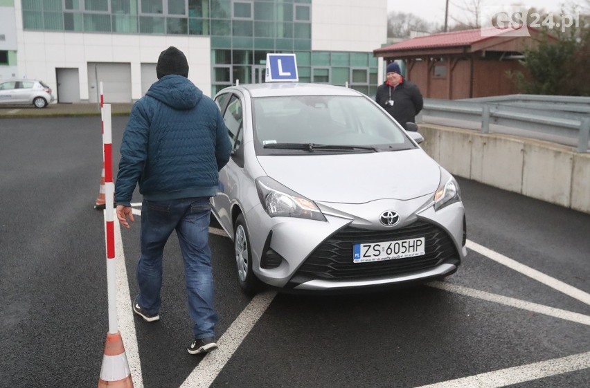 Pierwsze egzaminy na prawo jazdy w Szczecinie w nowych samochodach. Jak oceniają je egzaminowani?