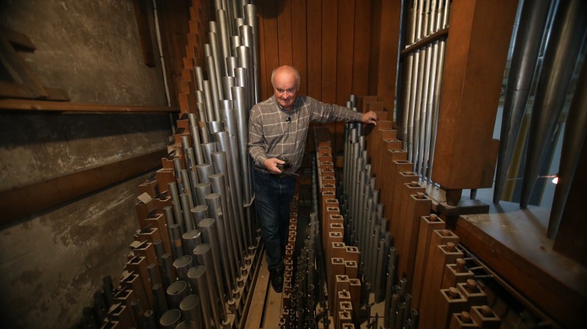 Kraków. Lech Skoczylas od wielu lat stroi i naprawia zabytkowe organy kościelne. Organmistrz to bardzo niszowy fach