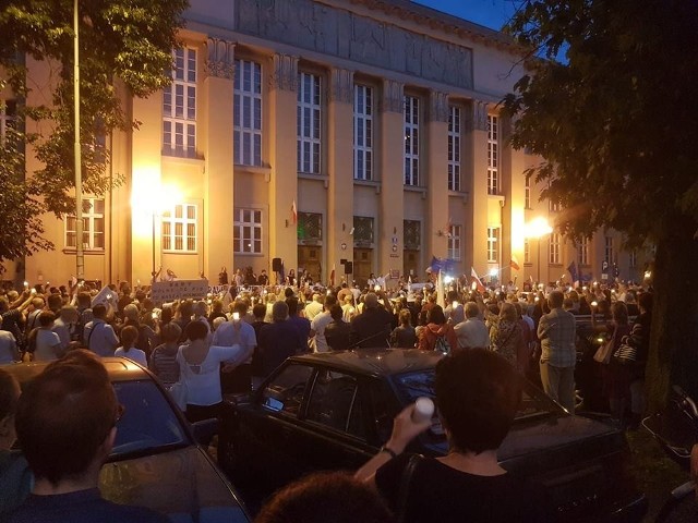 Protest w obronie sądów w Łodzi