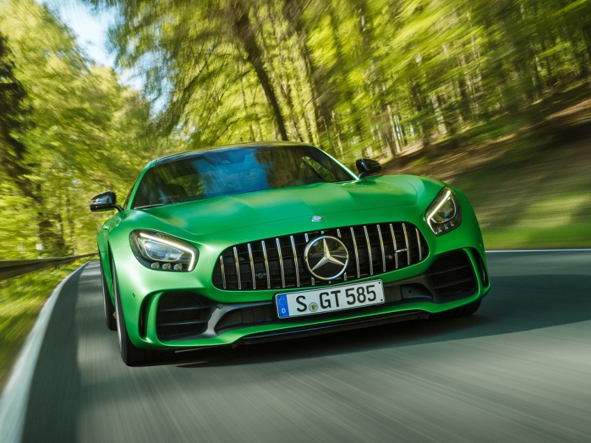 Mercedesa-AMG GT...