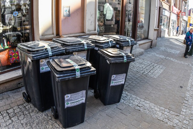 Komunalnik coraz lepiej radzi sobie ze śmieciami, ale do ideału jeszcze daleka droga.