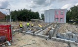 Trwa rozbudowa Zespołu Szkolno-Przedszkolnego w Gorzędowie w gminie Kamieńsk. ZDJĘCIA