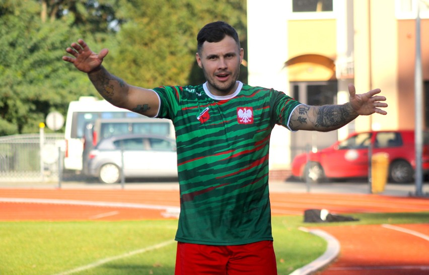 Kolbuszowianka (zielono-czerwone stroje) wygrała 5:0