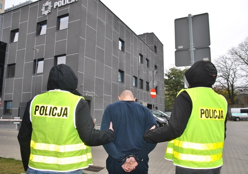 Śmiertelne pobicie w centrum Łodzi. Skatowali mężczyznę na...