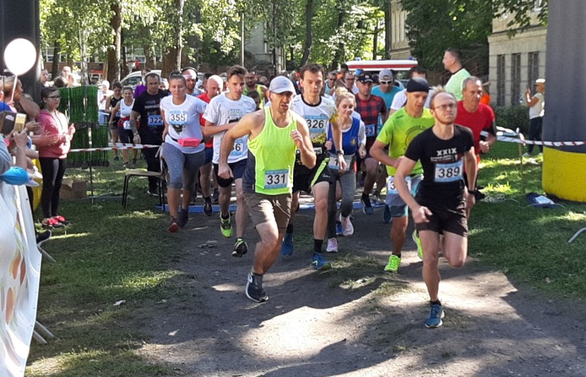 Niedzielny bieg na dystansie 5 km odbył się na terenie parku...