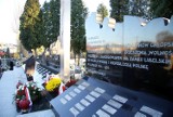 Pomnik na cmentarzu przy Unickiej upamiętnia 300 ofiar stalinowskiego więzienia (FOTO)