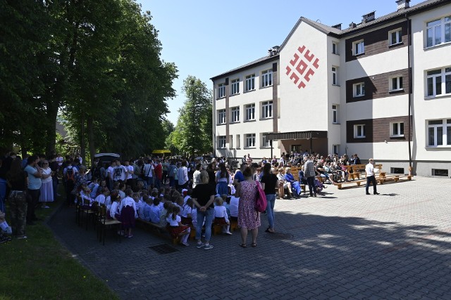 Część rodziców uczniów II LO z Dodatkową Nauką Języka Białoruskiego w Hajnówce chce, by ich dzieci nie musiały uczyć się tego języka. Dyrektor ogólniaka tłumaczy, że statut szkoły mówi wyraźnie: białoruskiego uczą się wszyscy uczniowie.