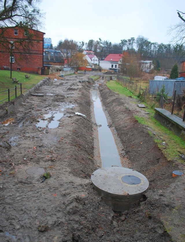 Roboty między mostem a tzw. młynówką zakończą się w połowie lutego. Wiosną wykonawca posieje jeszcze trawę