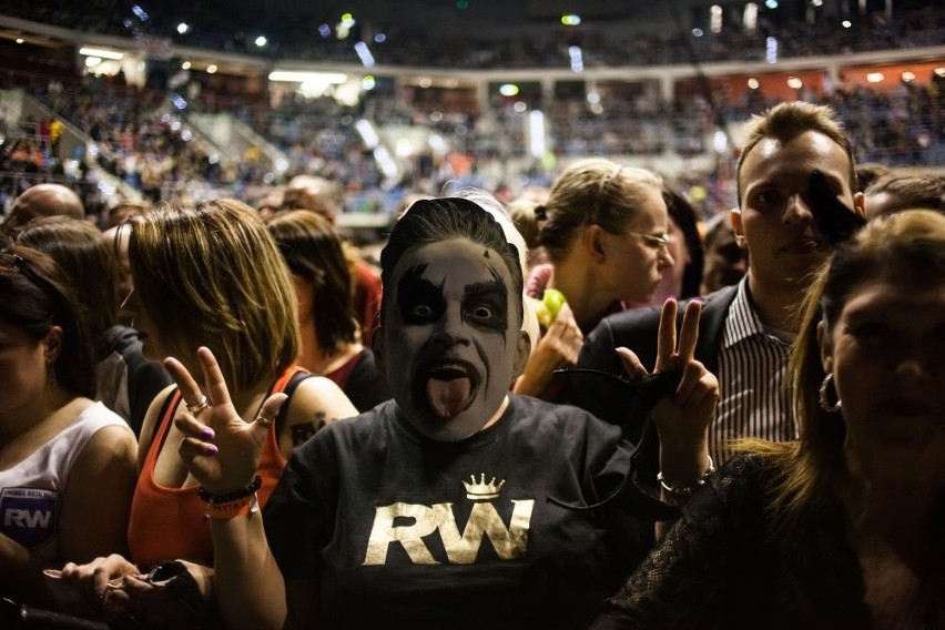 Robbie Williams zagrał koncert w Kraków Arenie. Artysta porwał publiczność! [ZDJĘCIA]