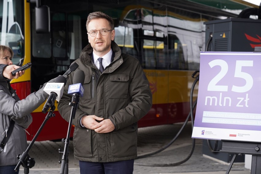 W Łodzi pojawią się kolejne autobusy elektryczne. Zapowiedział je wiceminister Buda