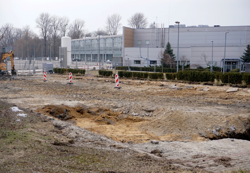 Wąskie gardło na Piłsudskiego. Wszystko przez budowę dróg dojazdowych do dworca metropolitalnego, który powstaje przy ul. Dworcowej