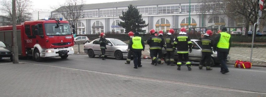 Poznań: Płonął samochód z bezdomnym mężczyzną w środku