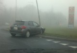 Mgła, śliska jezdnia i prędkość zgubiły tego kierowcę w Żarach