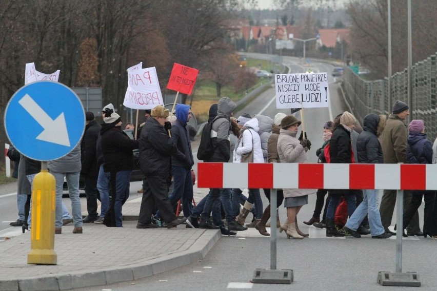 Protest przeciwko budowie fabryki silników Lufthansy pod...