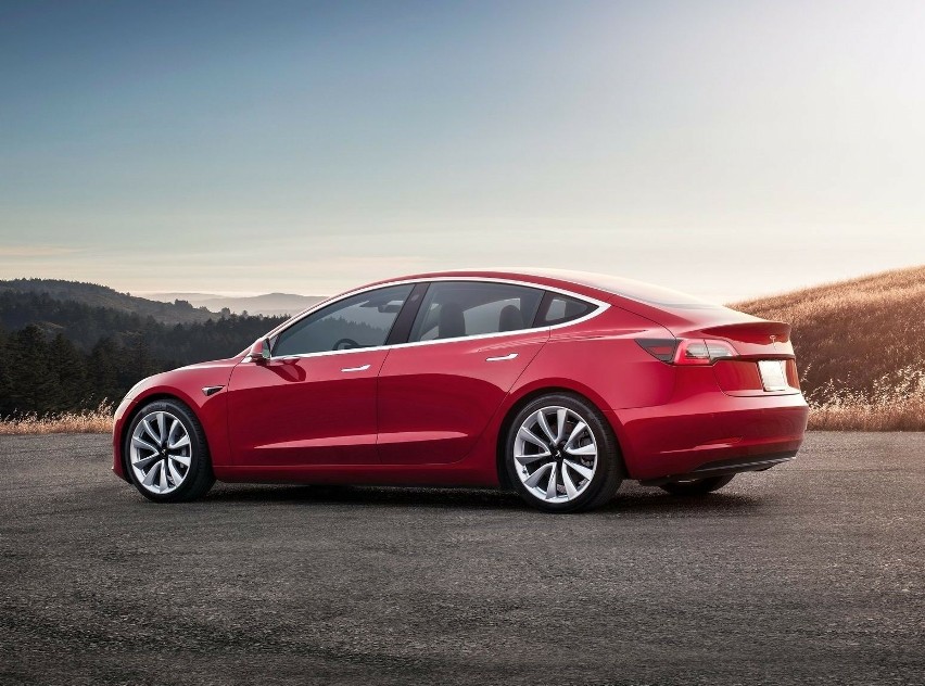Tesla Model 3 to samochód elektryczny, który wprowadza do...