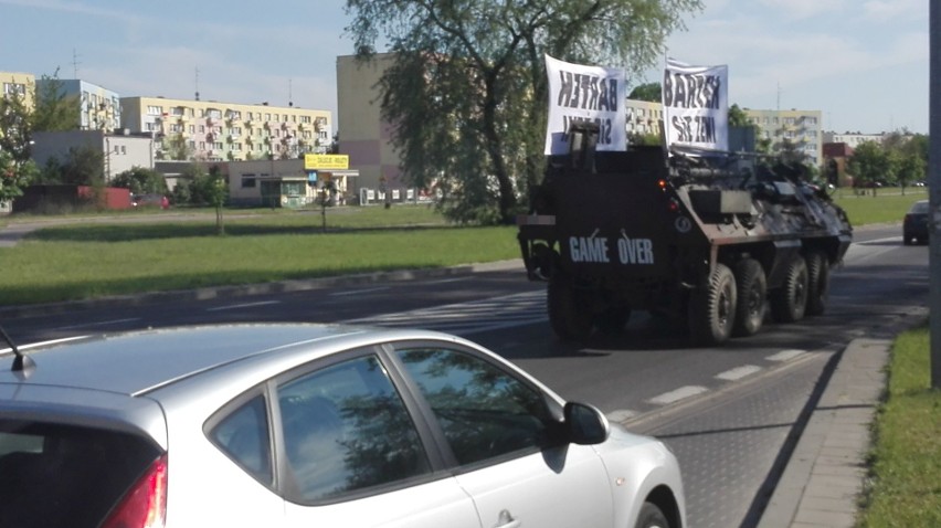 Ostrołęka: nie uwierzycie, czym ten pan młody jechał do ślubu! [ZDJĘCIA] 