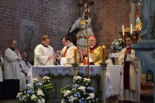 Biskup Jan Wieczorek świętował w sanktuarium w Rudach swoje 80 urodziny [ZDJĘCIA]