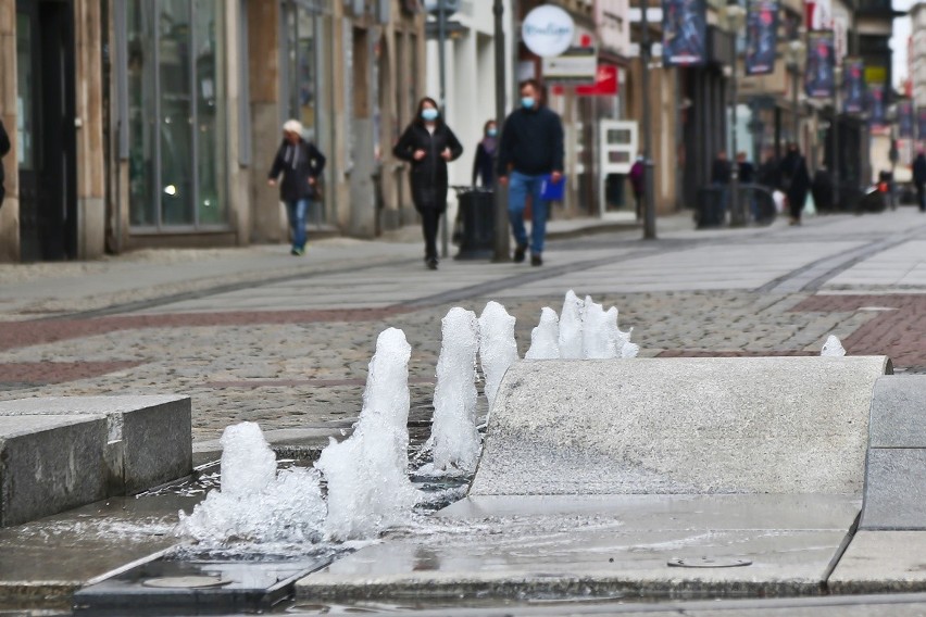 Uruchamianie wrocławskich fontann.