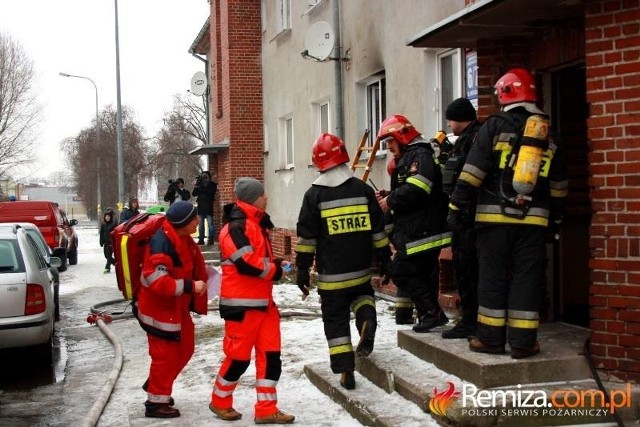 Akcja ratunkowa strażaków na ul. Mściwoja w Lęborku.