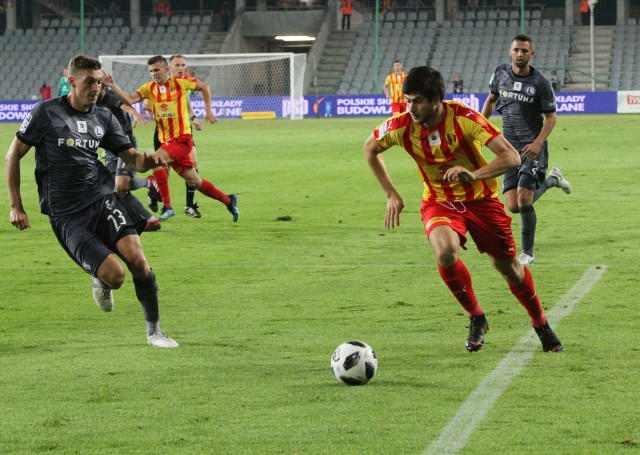 Piłkarze Korony Kielce przegrali z Legią Warszawa w Kielcach 1:2 w swoim pierwszym w tym sezonie meczu na własnym stadionie. Podobnie jak w pierwszym meczu w Zabrzu z Górnikiem (1:1), jedni wypadli dobrze, inni słabiej, jeszcze inni zawiedli. W meczu z Legią były też dwa debiuty w Koronie. Sprawdźcie jak Koroniarze wypadli w sobotę na tle mistrza Polski.