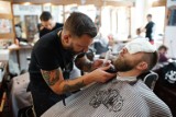 W Krakowie otwarto dwa barber shopy. Golibroda znów wrócił do łask [ZDJĘCIA]