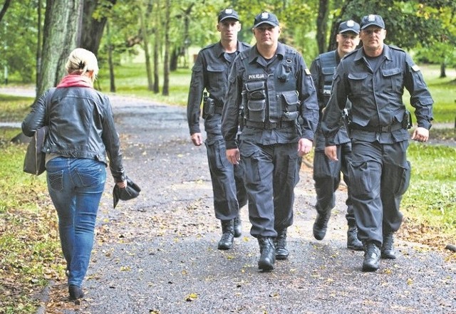 Wczoraj policyjni adepci mieli „rozgrzewkę” w parku miejskim, a  dzisiaj patrole ruszają na osiedla 