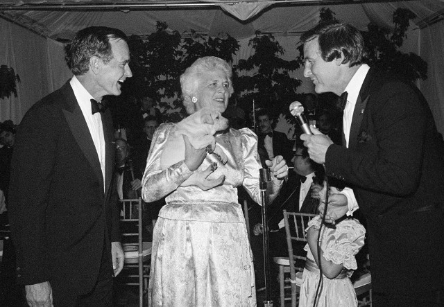 George Bush i Barbara Bush w 1983 r. w Malibu