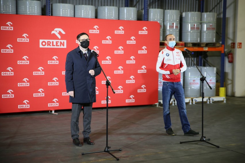 PKN Orlen nadal sponsorować będzie Roberta Kubicę i zespół Alfa Romeo Racing. Kierowca odwiedził rafinerię w Trzebini [ZDJĘCIA, WIDEO]