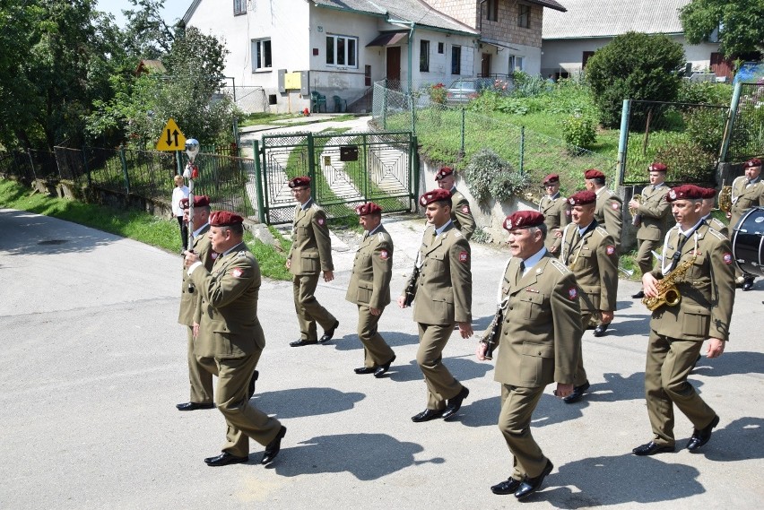 Hołd dla 30 ofiar pacyfikacji Radwanowic w miejscu kaźni hitlerowskiej. Wspomnienia bestialskiego mordu [ZDJĘCIA] 