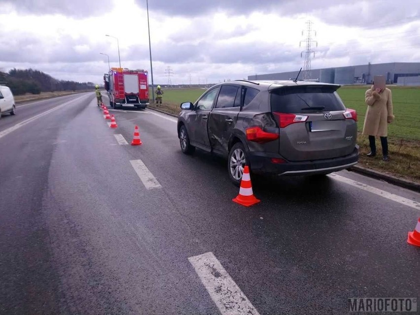 Zderzenie toyoty z volkswagenem na obwodnicy Opola.