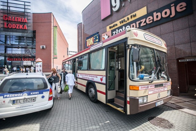 Mobilne punkty poboru krwi jeżdżą w wakacje po Łodzi i województwie.