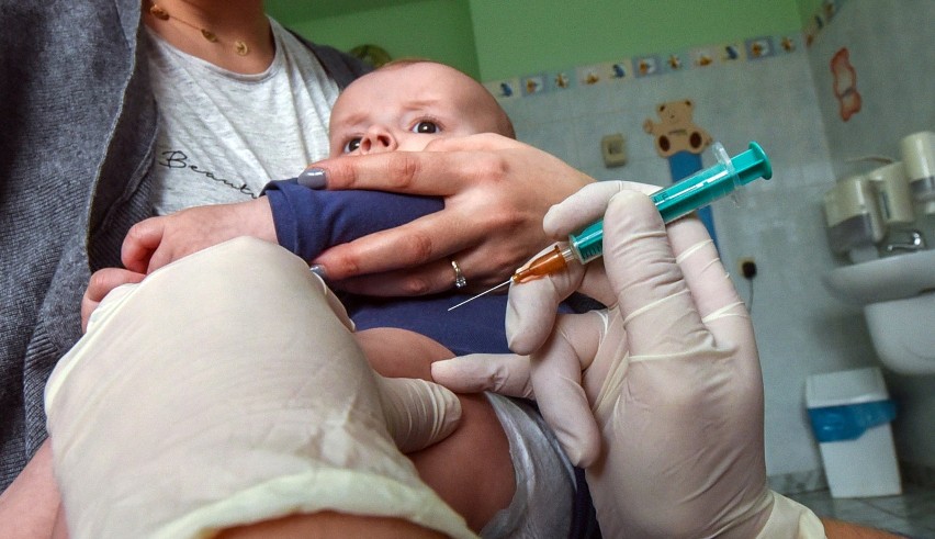 Wielu internautów uważa szczepienia za naturalny etap...