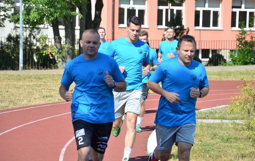 SPR Stal Mielec rozpoczęła przygotowania do nowego sezonu. Rekordowa kadra na pierwszych zajęciach [ZDJĘCIA]