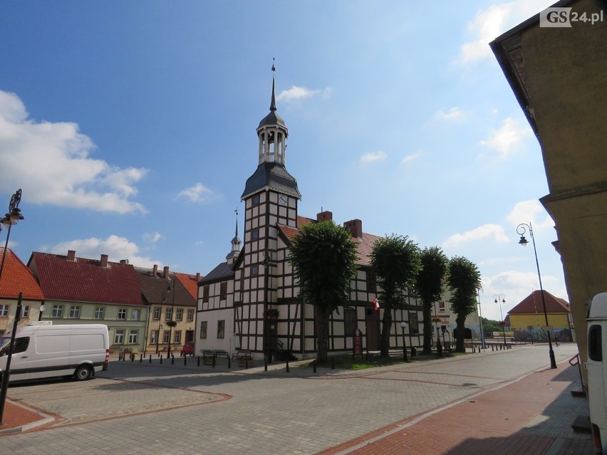 Proponujemy od razu udać się na rynek, a ściśle Plac...