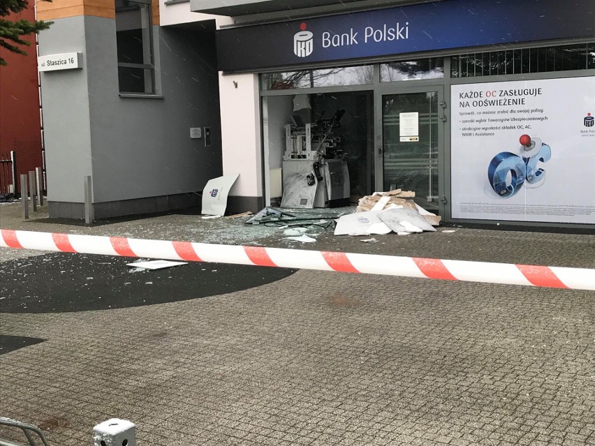Nieznany sprawca wysadził bankomat w Komornikach