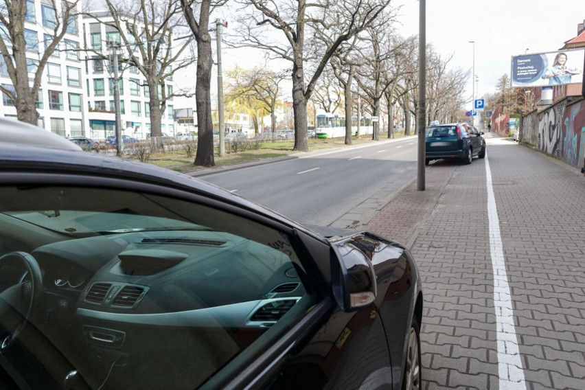 To miała być ścieżka rowerowa, jest parking rozszerzonej strefy SPP. Kręte drogi ku mobilności