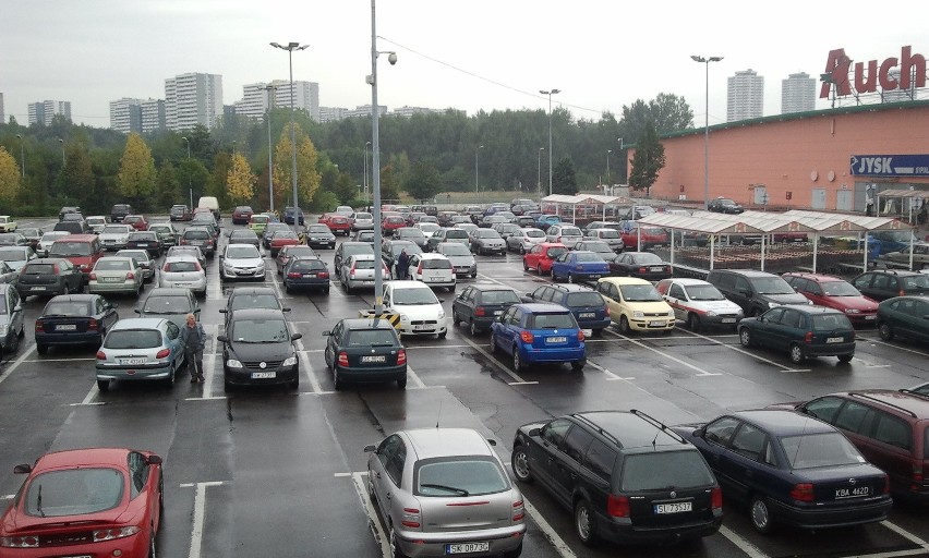 Parking przy Auchan w Katowicach