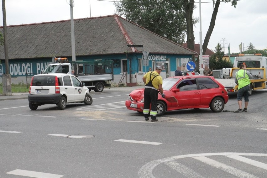 Wypadek na Karmelkowej. Zderzenie 3 aut