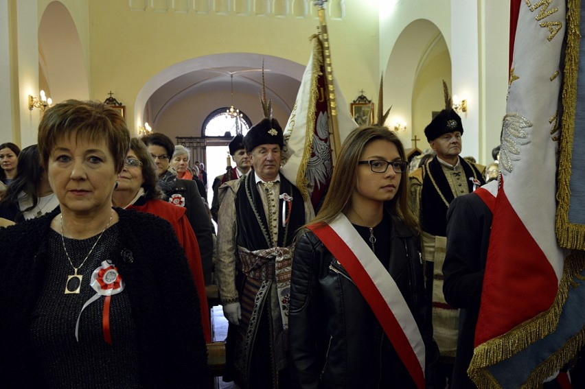 Staszkówka. Uroczyście świętowano rocznice niepodległości. W kościele odsłonięto okolicznościową tablicę