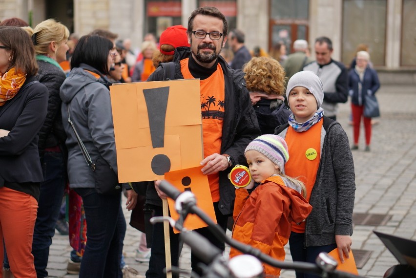 Rząd pod pręgierz. Nauczyciele protestowali na Rynku