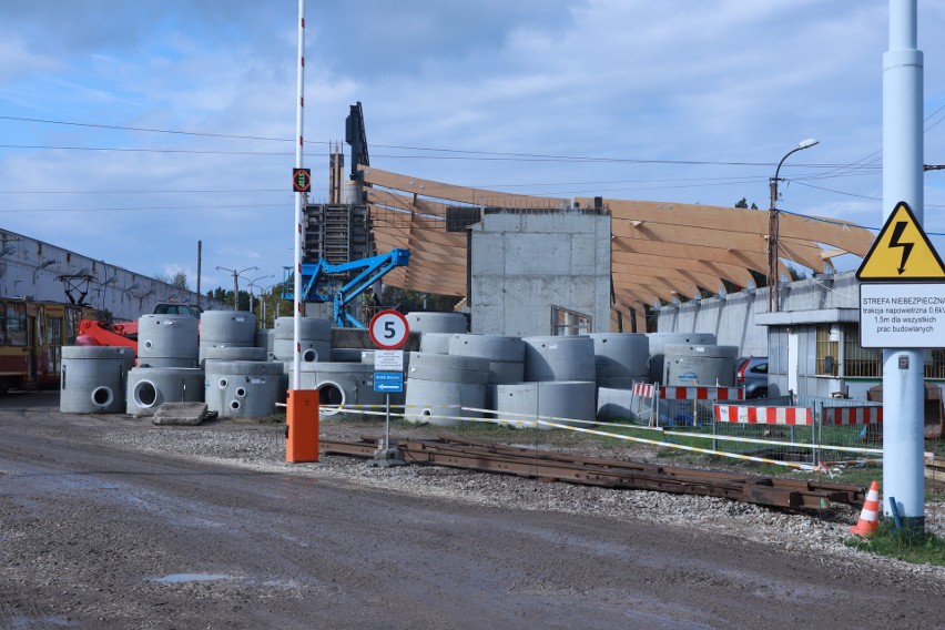 Postępują prace przy przebudowie zajezdni tramwajowej na...