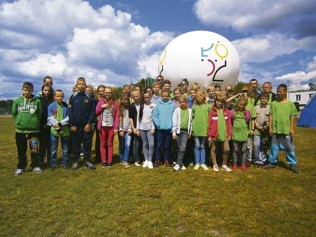 Lekkoatleci powiatu żnińskiego opuszczali stadion w Łodzi zadowoleni, bo oprócz rywalizacji mogli spotkać olimpijczyków Mariana Woronina i Artura Partykę