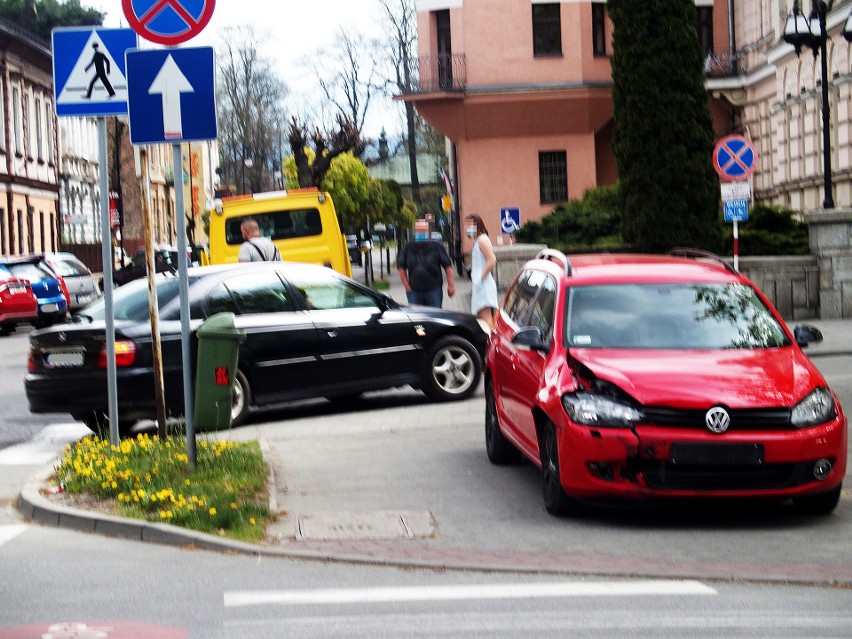 Nowy Sącz. Znowu zderzenie aut na skrzyżowaniu Jagiellońskiej i Mickiewicza