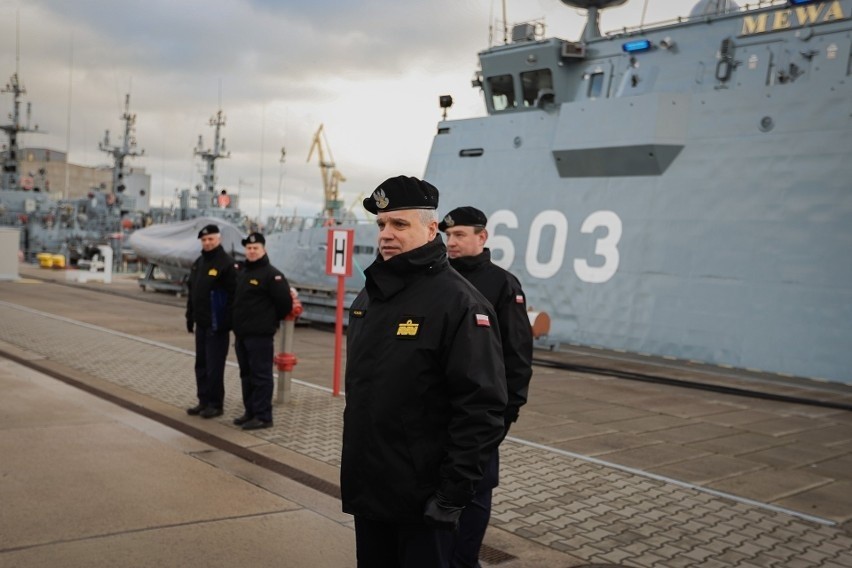 Jednostka pływająca Mewa w porcie Marynarki wojennej w Gdyni