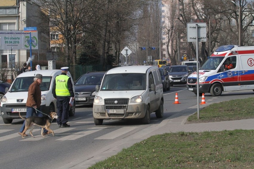 Wypadek na Borowskiej. Ranna starsza kobieta